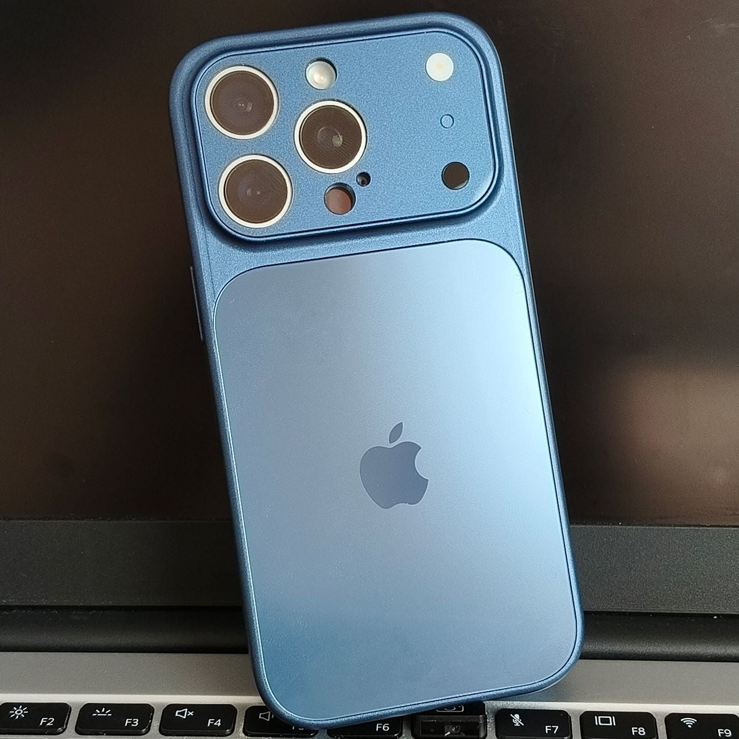 Metalliskt Magsafe iPhone-skal